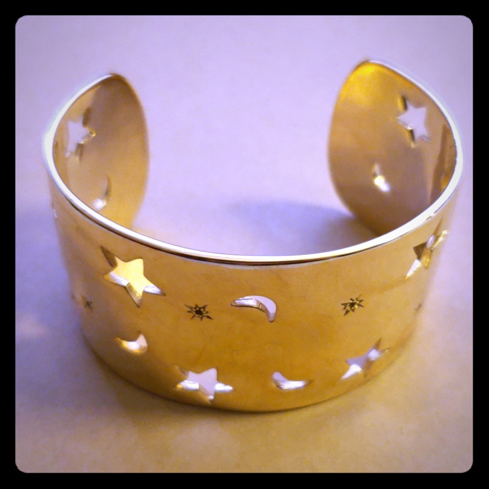Elizabeth & James cuff